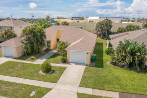Walk to the Beach - 3/2 Beach Themed Townhome - Dog Friendly